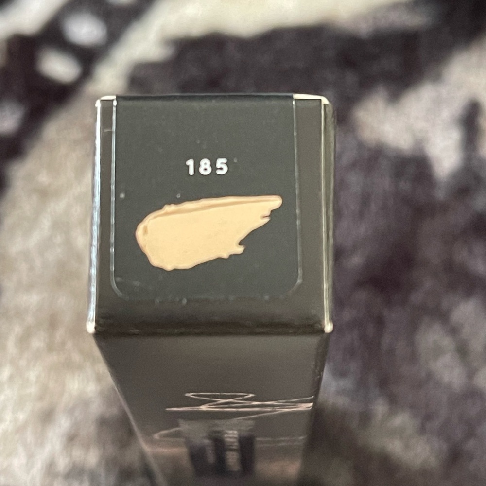 Fenty 185 Pro Filt'r Instant Retouch Concealer - Picture 4 of 5